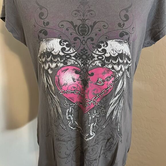 Y2K Gray Heart Wings Graphic Shirt 2000’s - Picture 4 of 7
